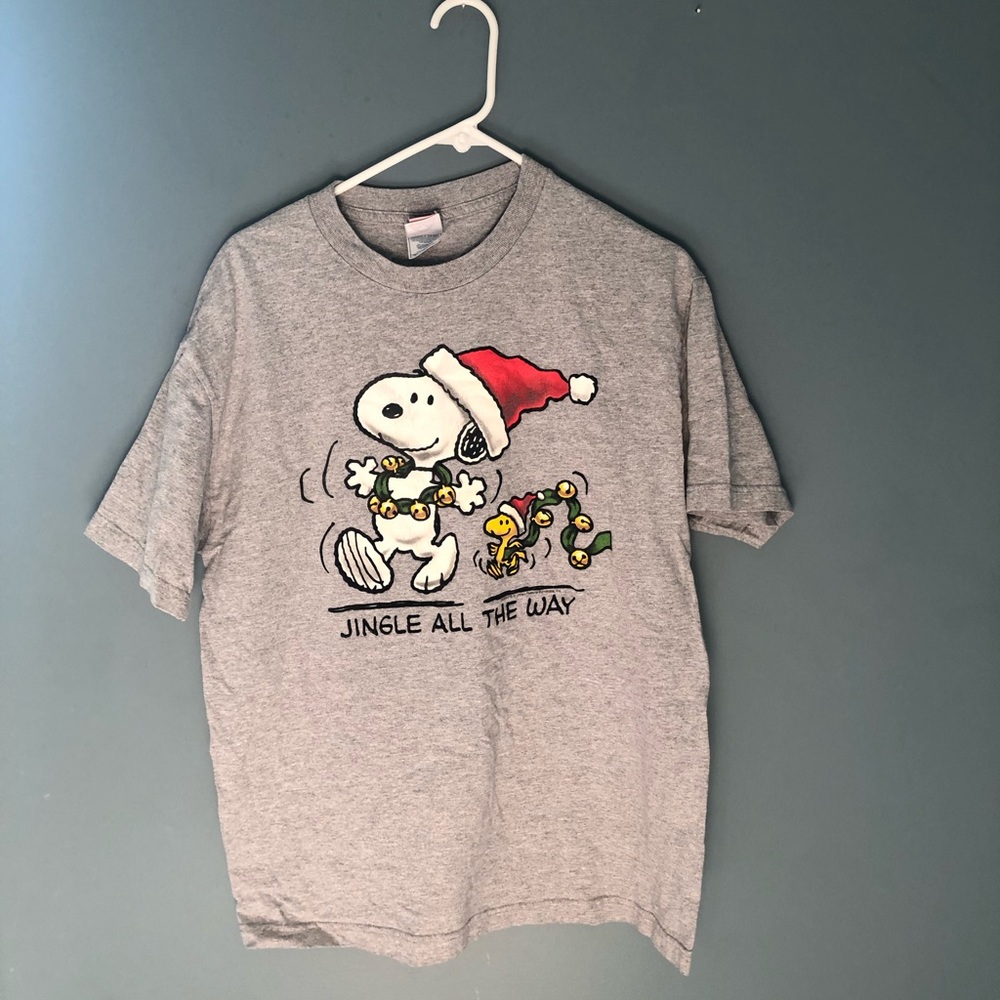 Women’s large peanuts shirt